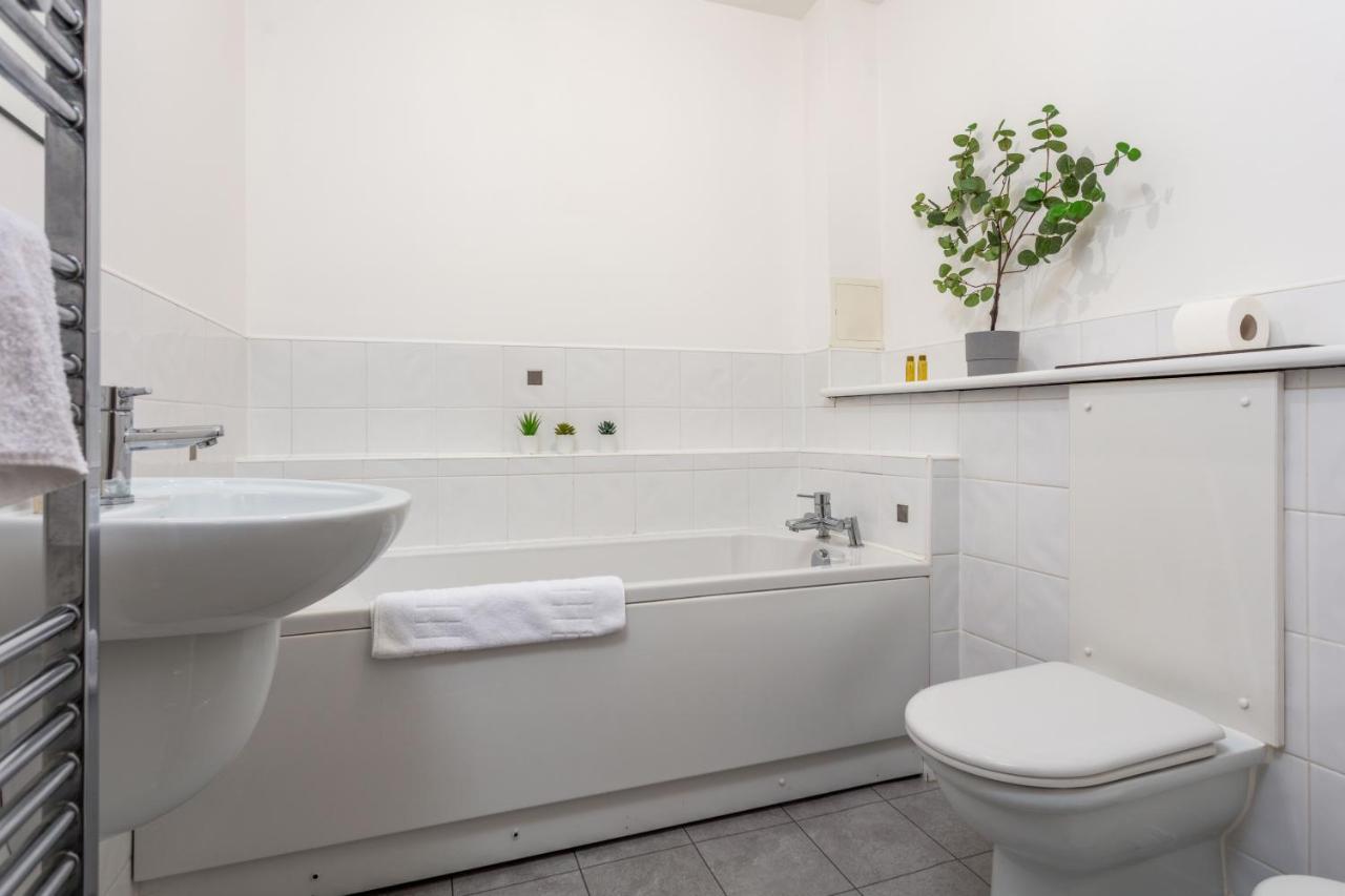 Walker Suite No73 - Donnini Apartments Килмарнок Экстерьер фото